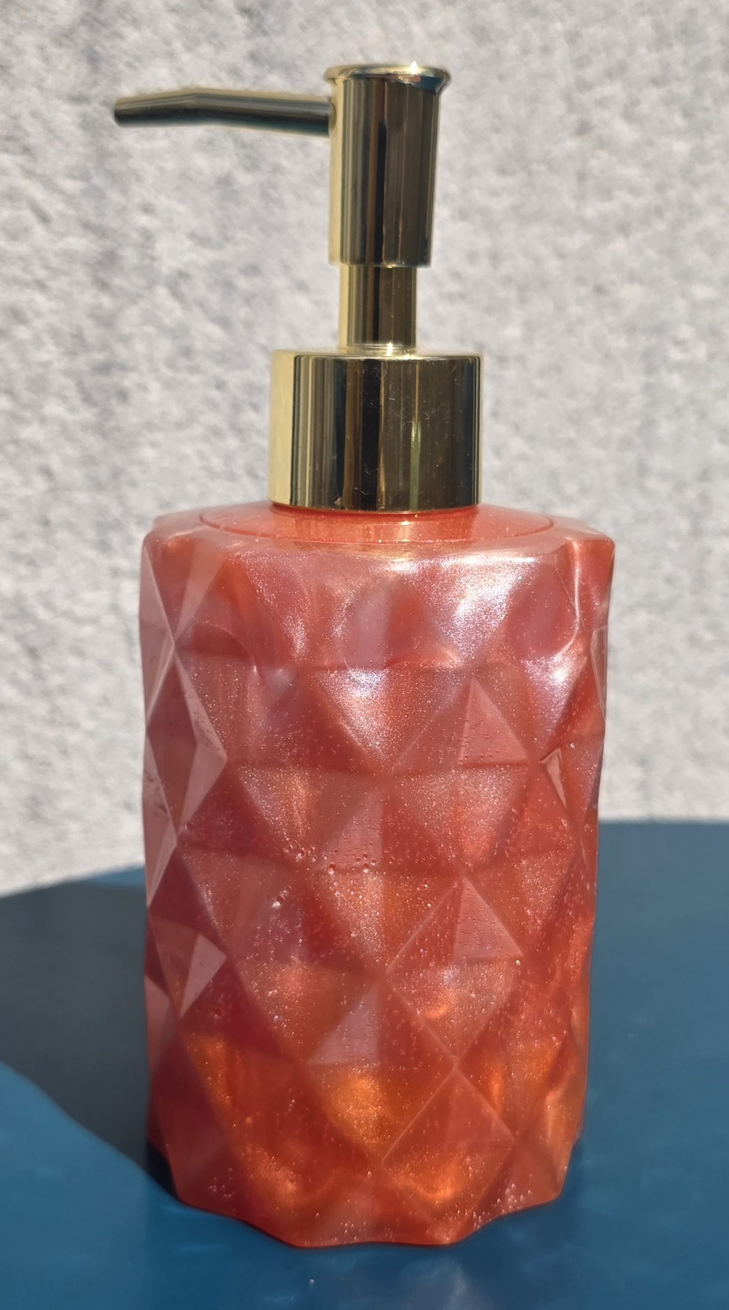 Distributeur de savon décoratif — distributeurs de savon en résine époxy fait main, pièce unique